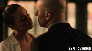 Stunning woman feels entire penis ripping her ass into pieces